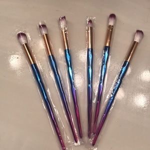 Unicorn 🦄 eye brushes set with 2 bonus brushes!!